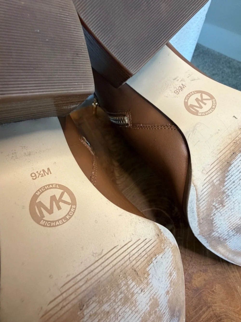 Michael Kors Booties Women's sz 9.5M Block‎ Heel Ankle Boots Brown